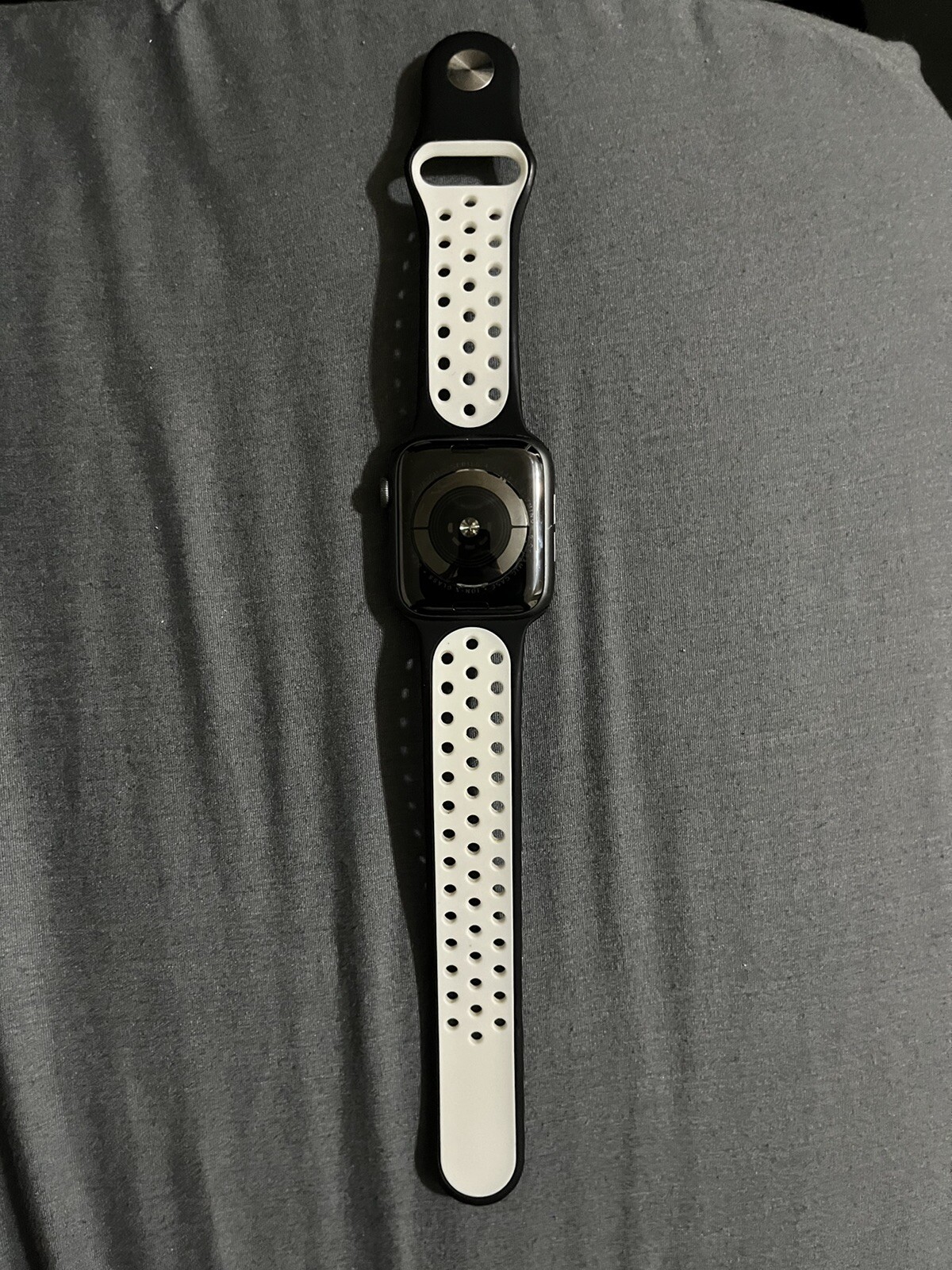 Apple Watch Series 4 44 mm Space Gray Aluminum Case with Black Sport Band (GPS)