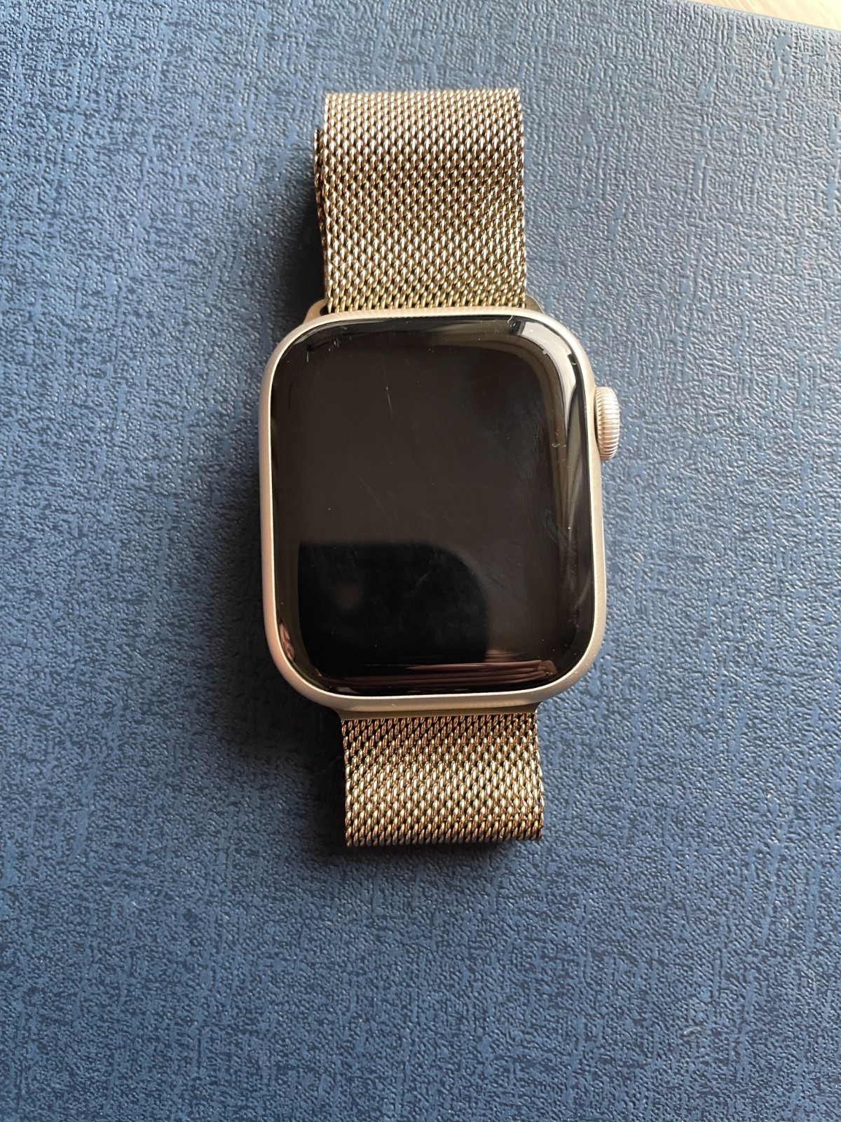 Apple Watch Series 8, 41mm Gold Aluminium Ceramic Case & Milanese Loop. 32MG