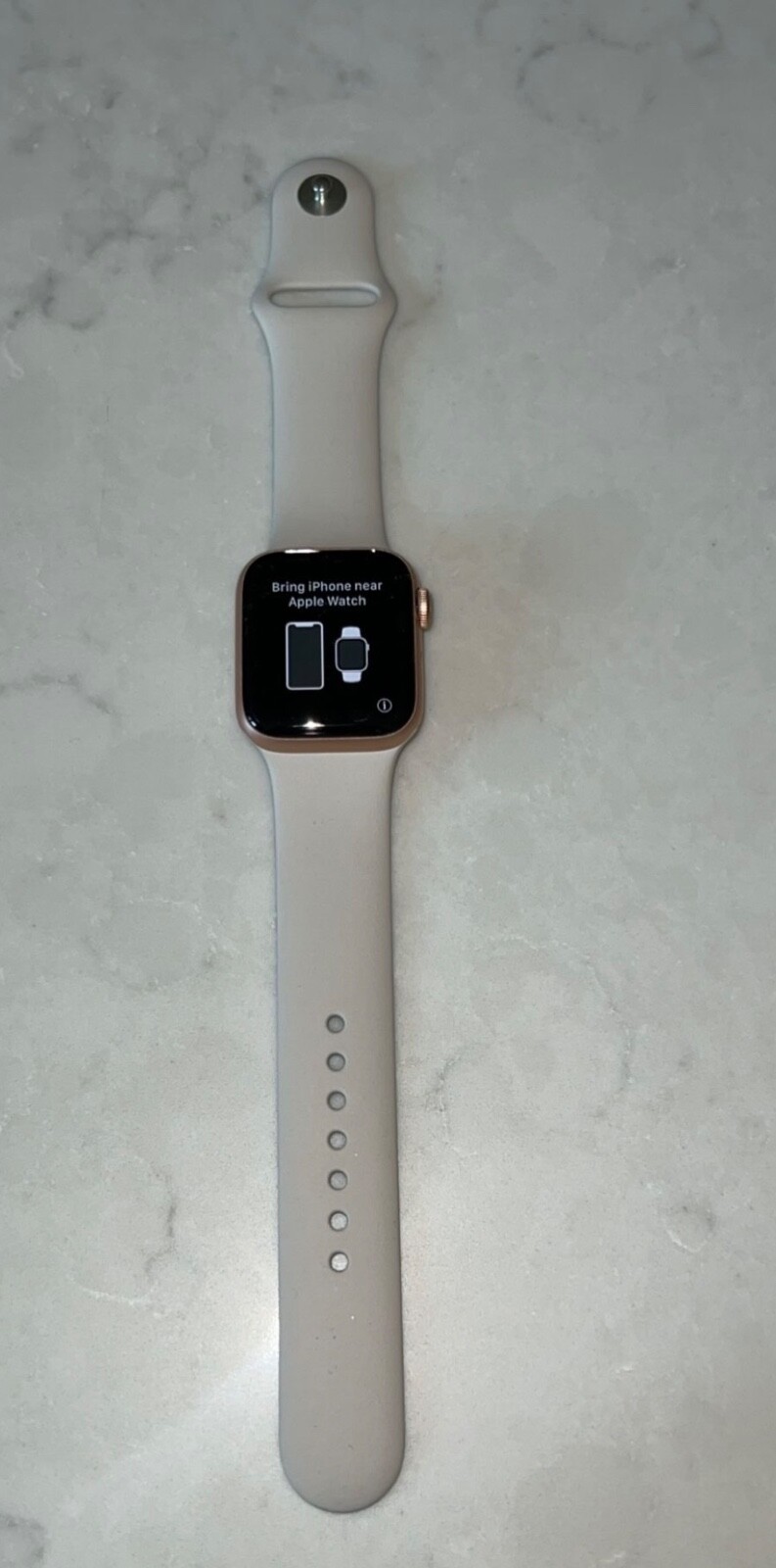Apple Watch SE (GPS + Cellular) 40mm Gold Aluminum Case with Starlight Sport…