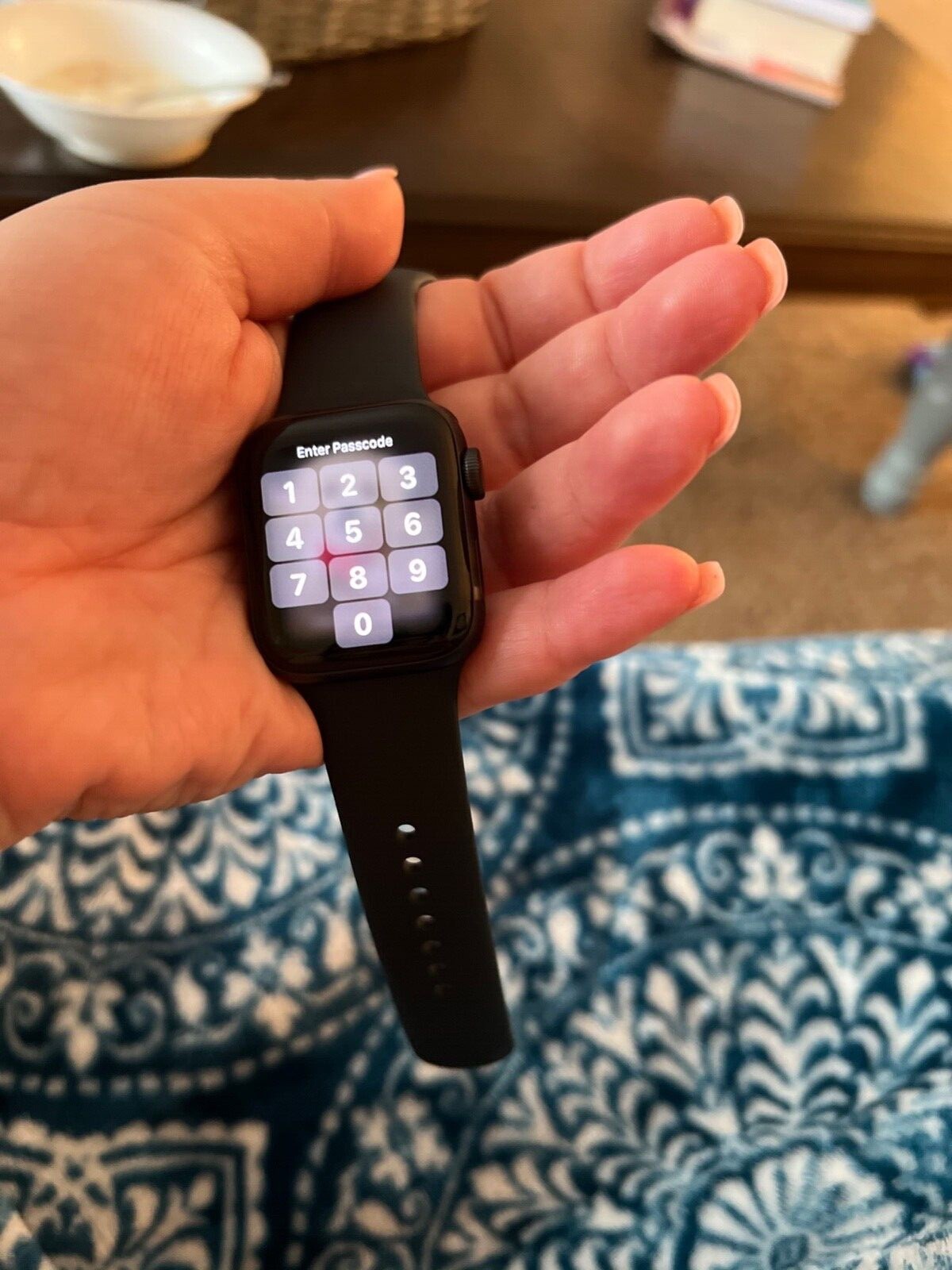 Apple Watch SE 40mm Space Gray Case With Black Sport Band (GPS) with add. band