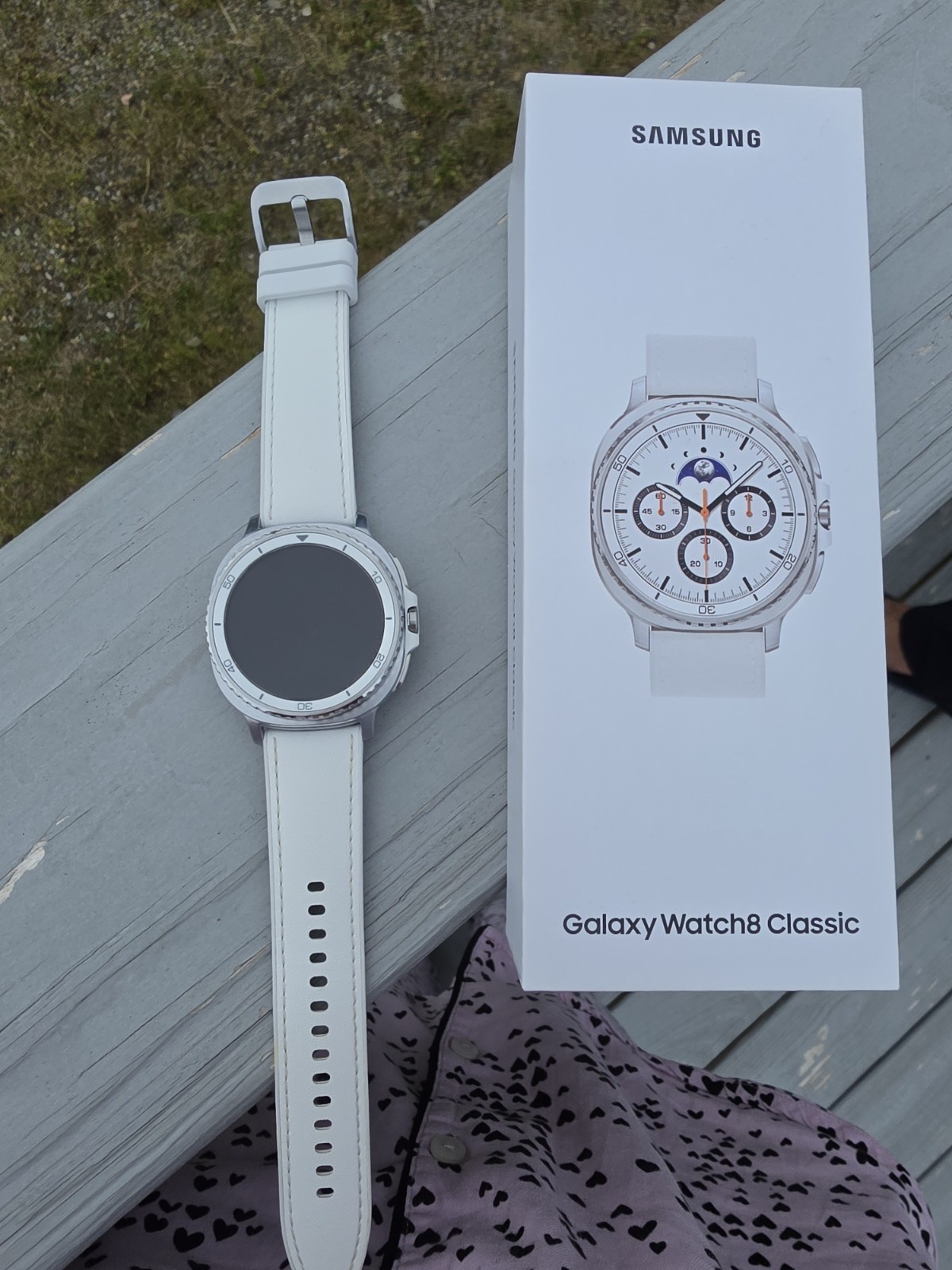 Samsung Galaxy Watch8 Classic 46mm Silver GPS Sapphire 16GB White Leather
