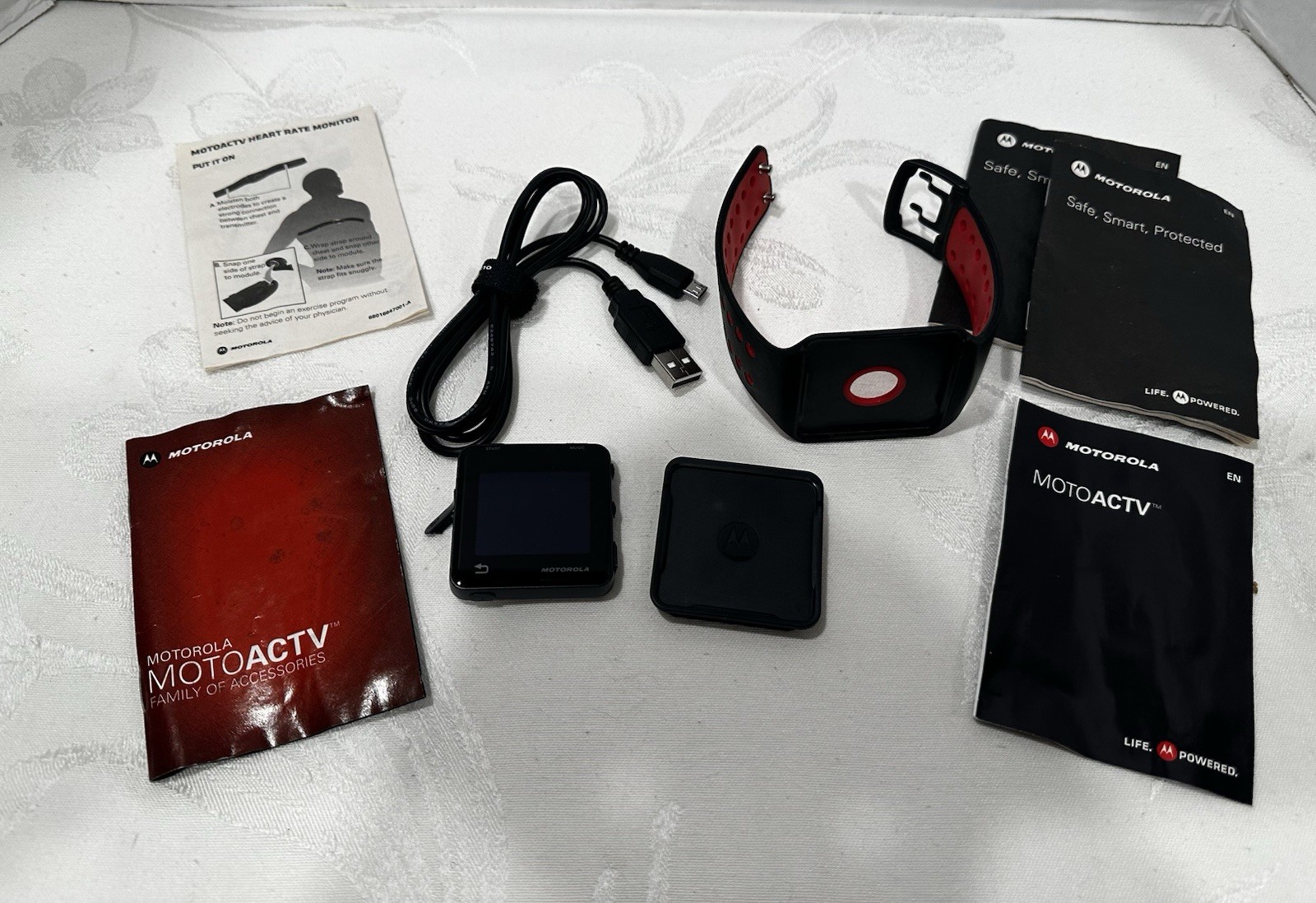Motorola MOTOACTV 8GB GPS Sports Watch & MP3 Player Power Cord G2 W/Manuals👀🔥