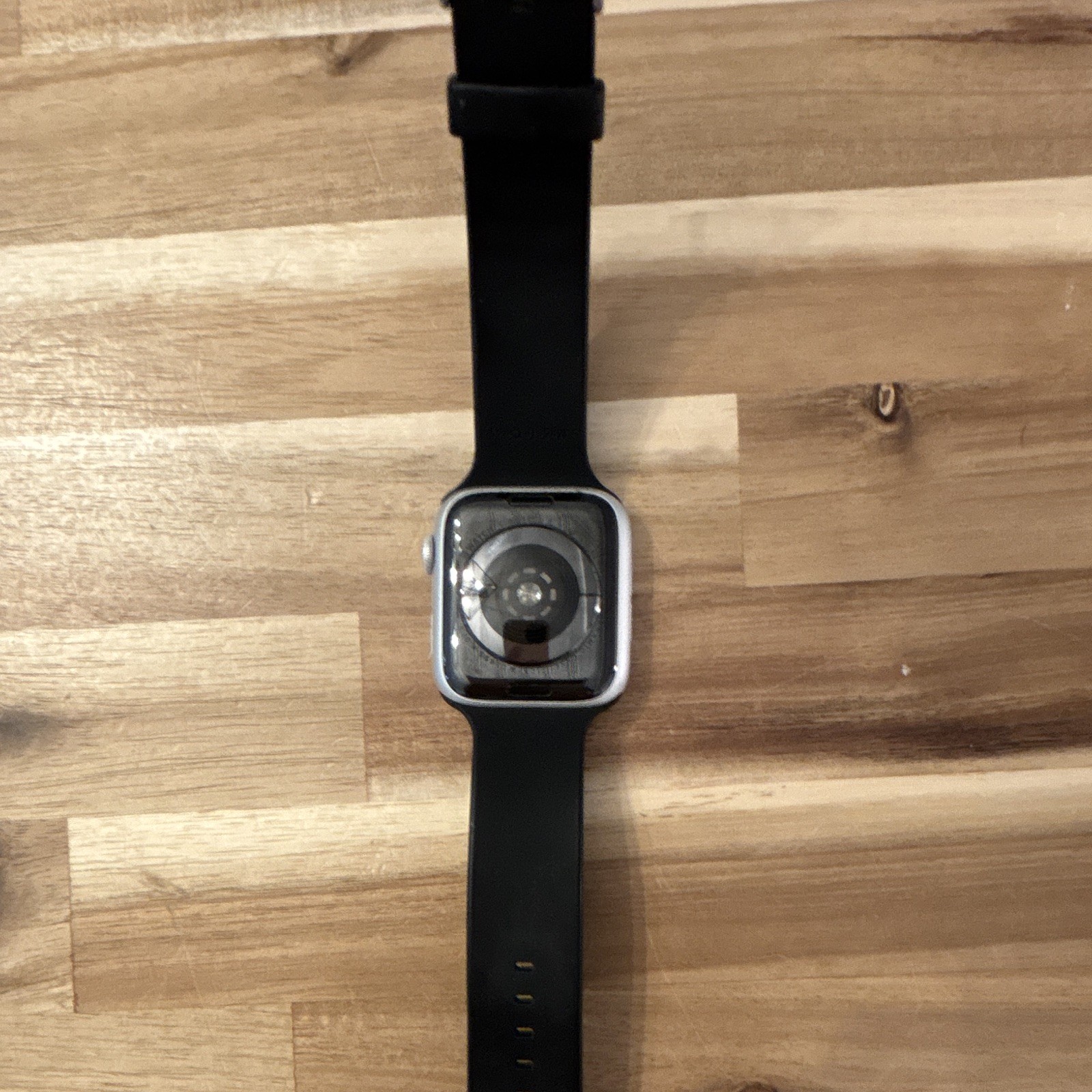 Apple Watch Series 5 with GPS 44mm Silver Aluminum Case Touchscreen Black Band