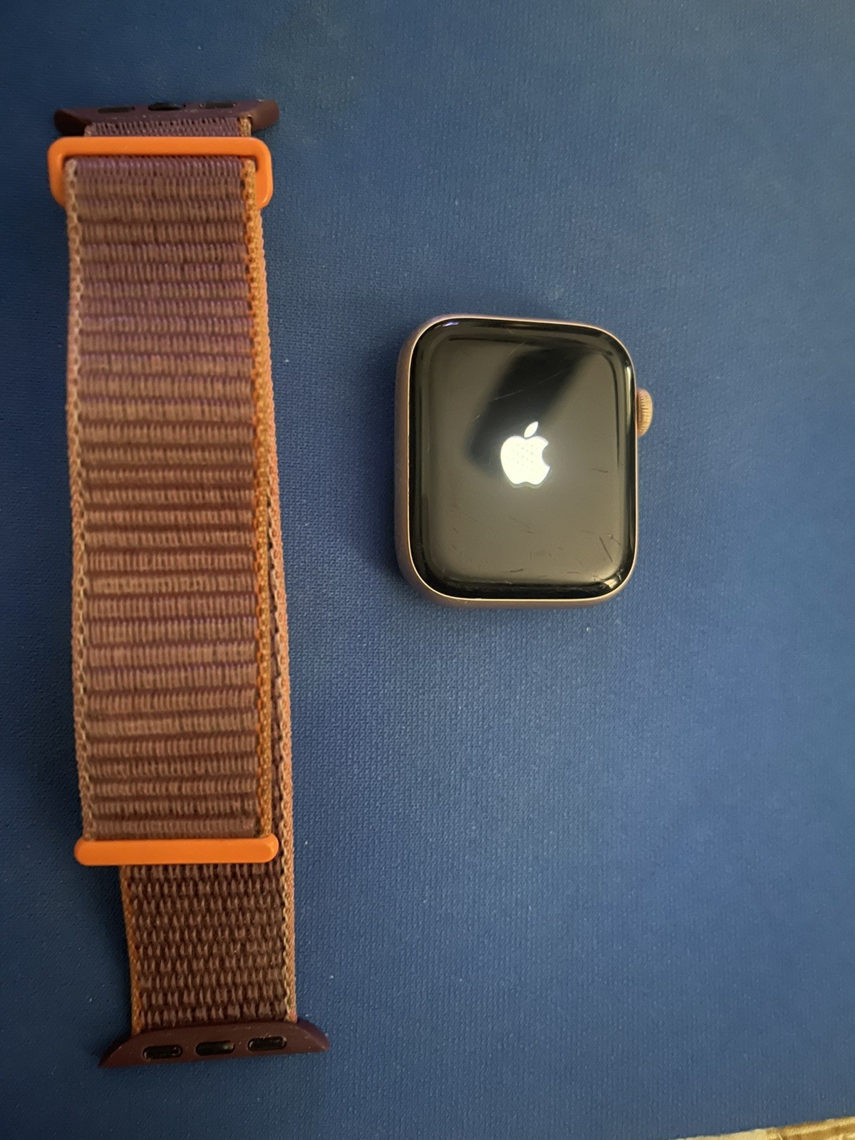 Apple Watch Series 4 44mm Gold Aluminum Case ! Bundle