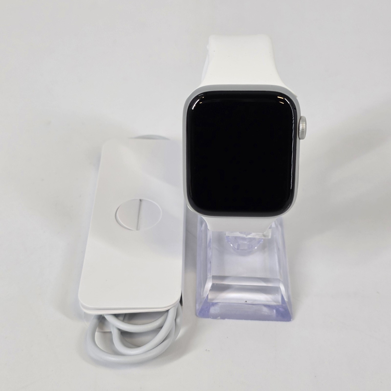 Apple Watch (Series 6) 44mm Silver Aluminum (LTE) w/ White Sport – Very Good