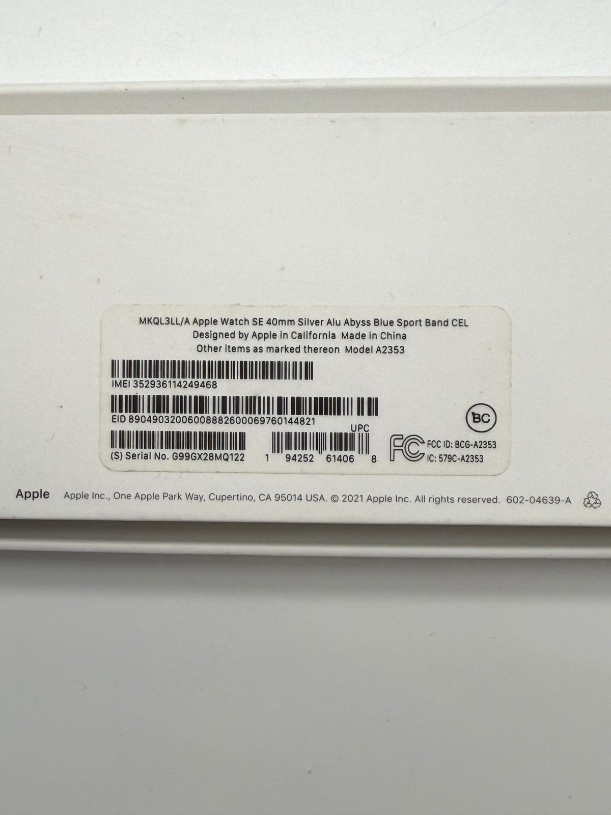 2020 Unlocked Apple Watch SE A2353 40mm Silver w/ Box