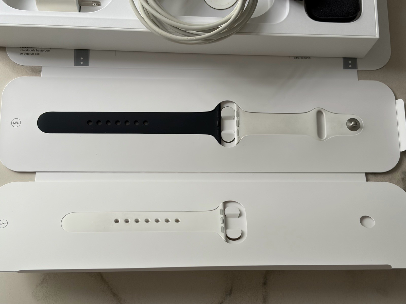 Apple Watch Series 4 40mm Space Gray White Sport Band GPS +Cellular, 75% Battery