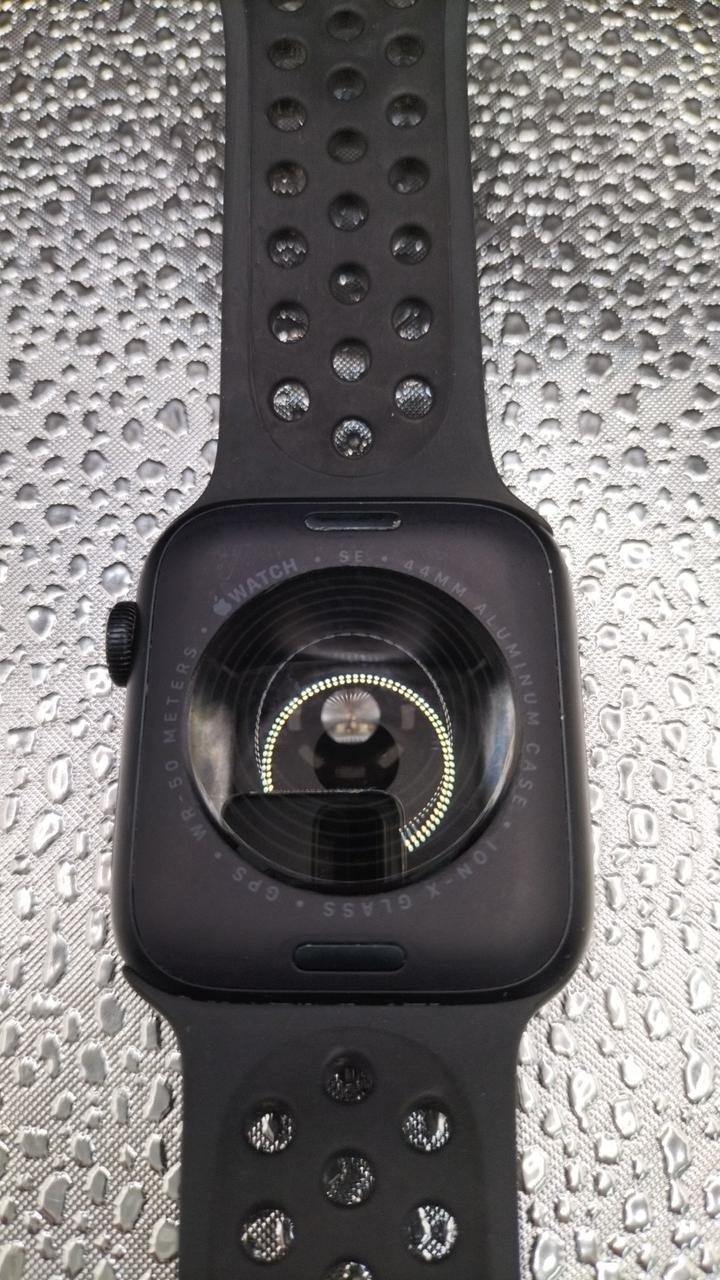 Apple Watch SE 2nd Gen 44mm Aluminum GPS 32GB Smartwatch Black