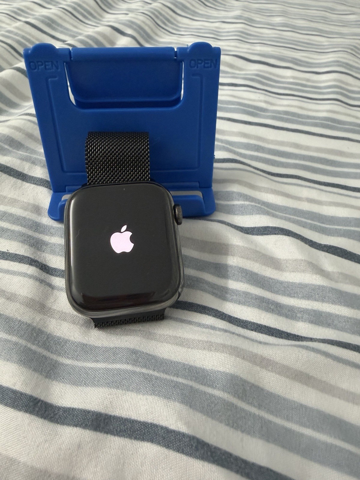 Apple Watch Series 8 45mm Graphite Stainless Steel Milanese Loop (GPS + Cellular