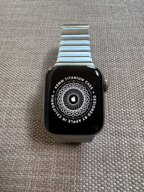Apple Watch Titanium with Blood Oxygen sensor Series 6 40mm GPS + Cellular