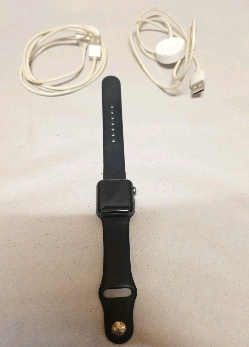 Apple Watch Series 3 38mm Wi-Fi Bluetooth Black Gray READ