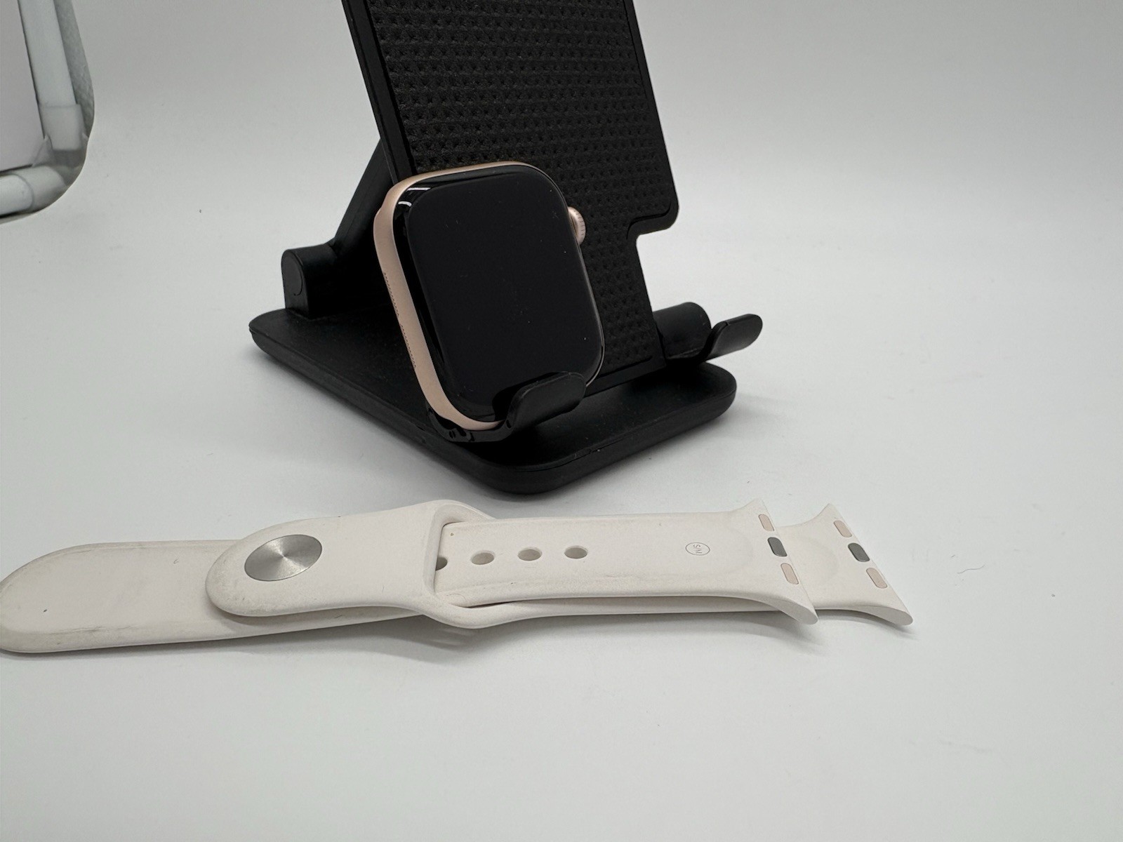 Apple Watch Series 10 – 42mm – GPS + LTE – Rose Gold – Light Blush Band
