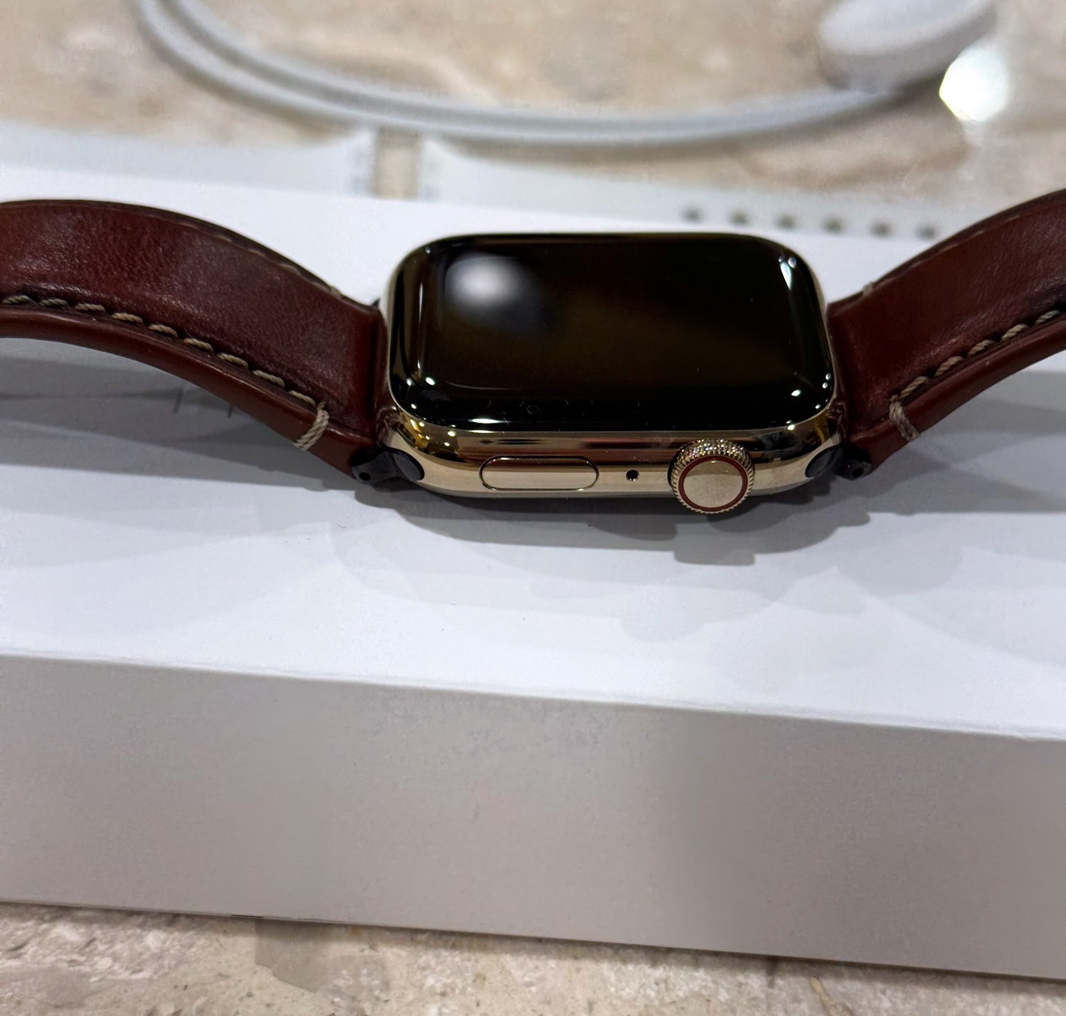 Apple Watch Series 9 GOLD Stainless Steel (Cellular) & 3 Straps / 95% Battery