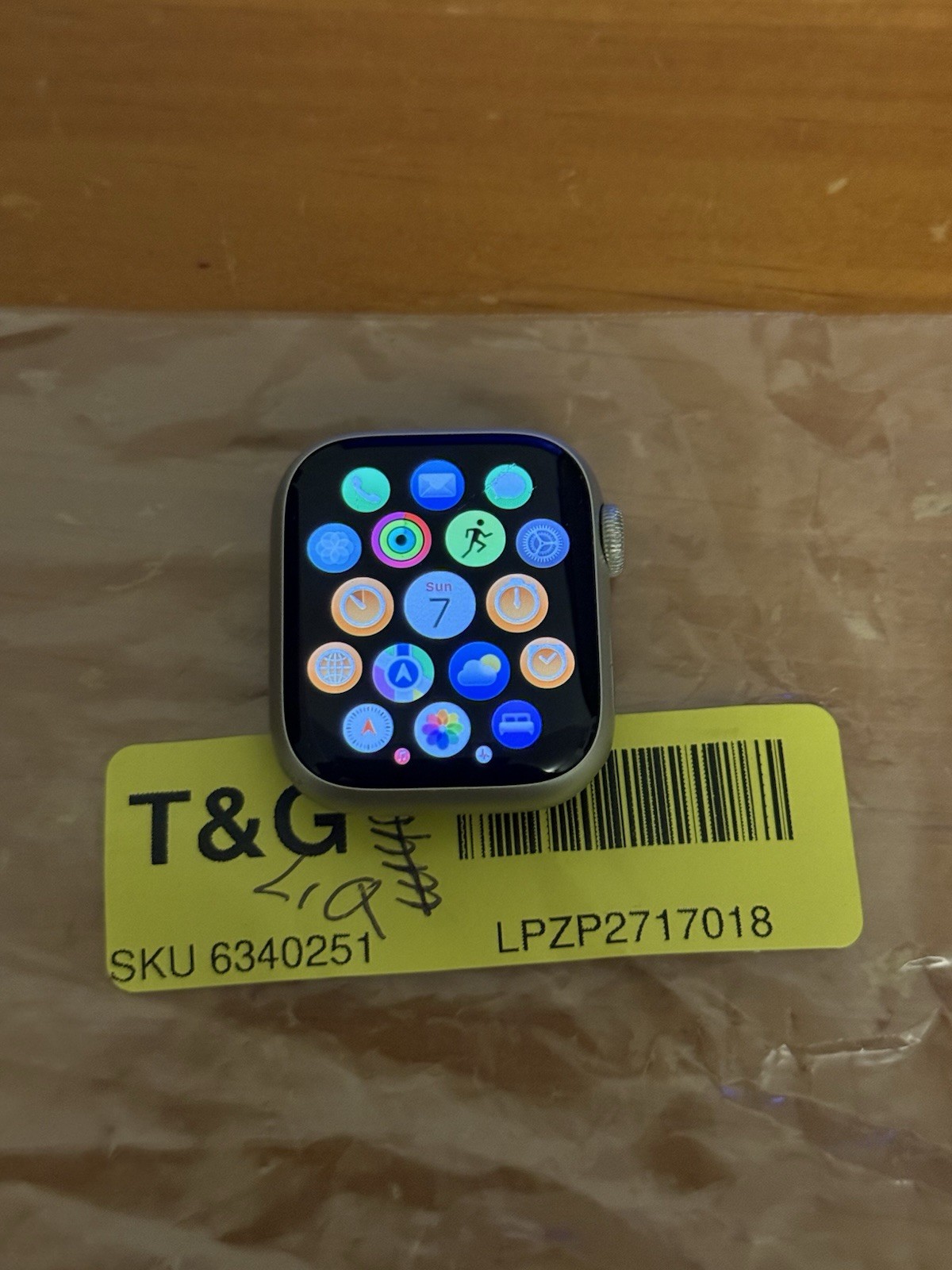 GPS Only Apple Watch Series 8 41MM Starlight Aluminum Case MNU93LL/A Face Only
