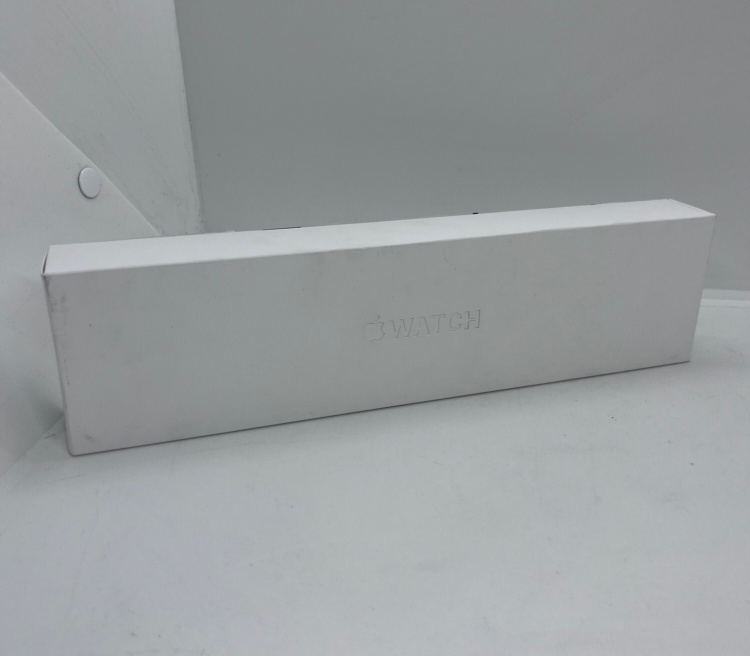 Apple Watch Series 8 (45mm Graphite Stainless Steel Case w/ Milanese Loop) New