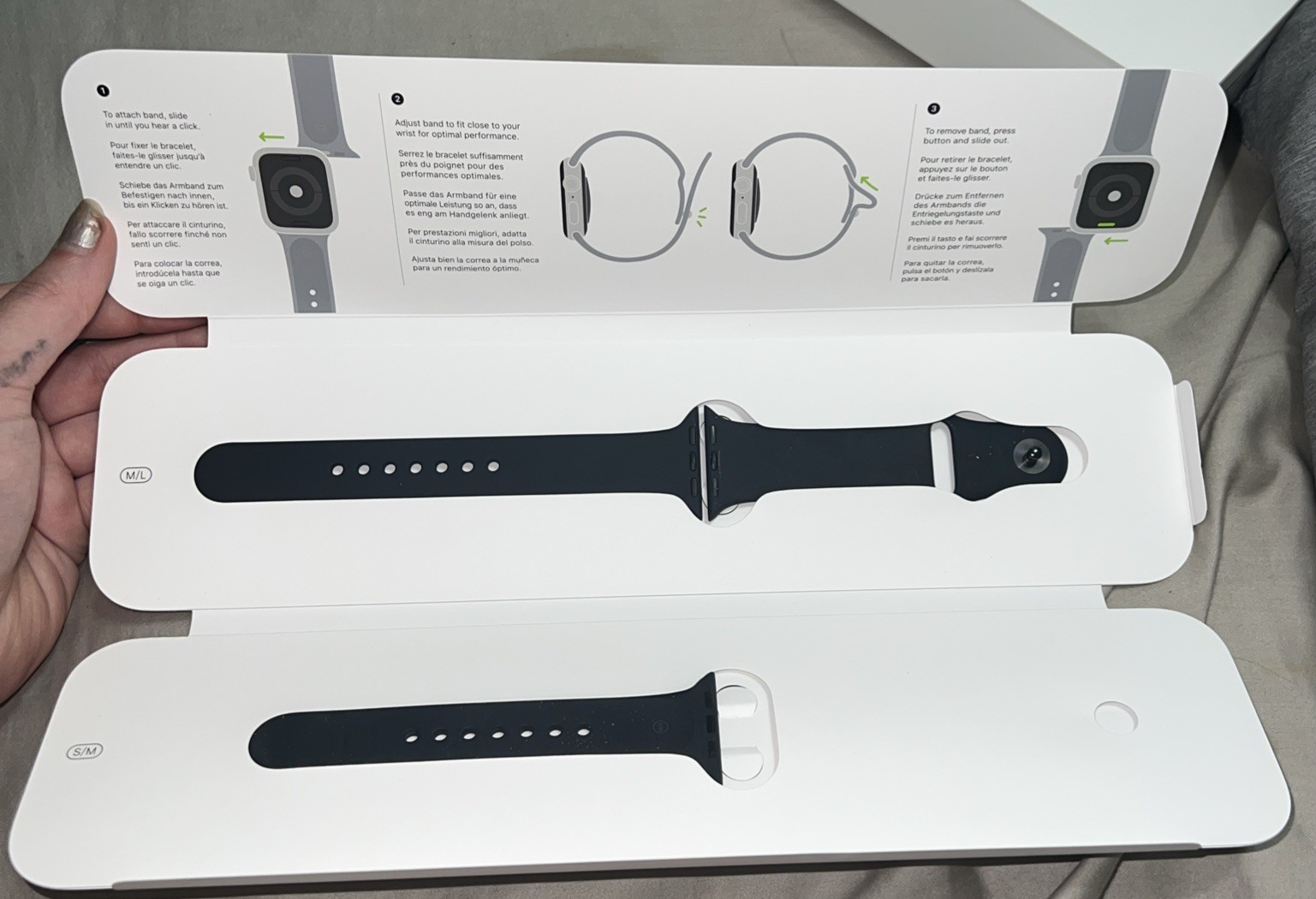 Apple Watch Series 5 40mm Space Gray Aluminum Case With Extra Apple Band