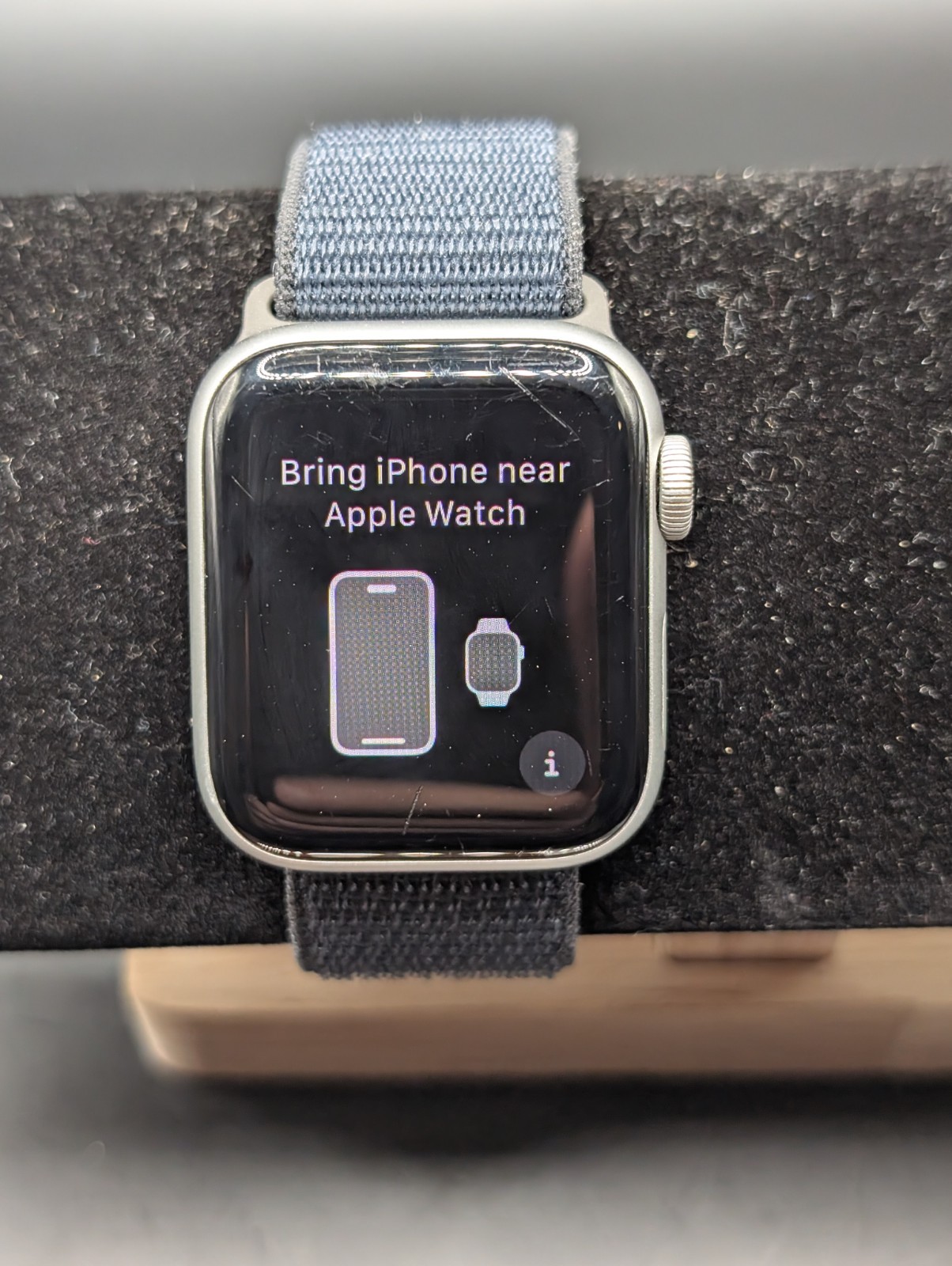 Apple Watch SE 40mm Silver Working Extra Bands