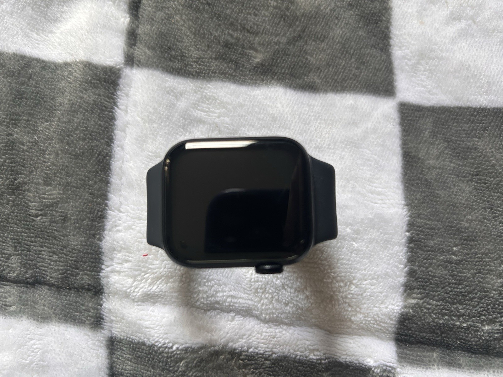 Apple Watch SE 3, 40mm 32GB GPS-enabled Black/Silver Band