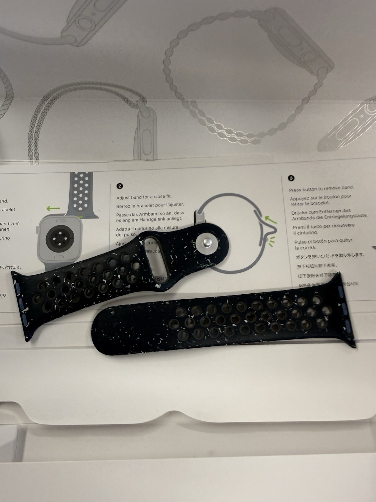 Apple Watch Series 10 GPS + Cellular 42MM & S/M Nike Sport Band