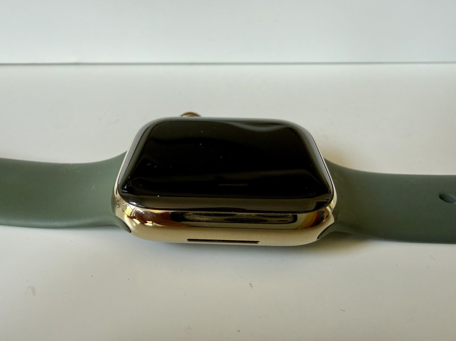 Apple Watch Series 8 41mm Gold Stainless Steel GPS + Cellular Unlocked A2772 32G