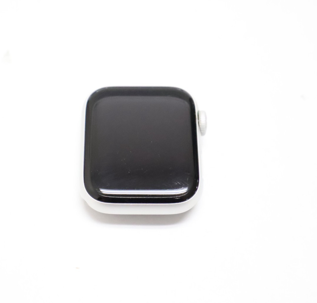 Apple Watch MTV92LL/A Series 4 Nike+ 40mm Silver Case w/Platinum Black Band READ