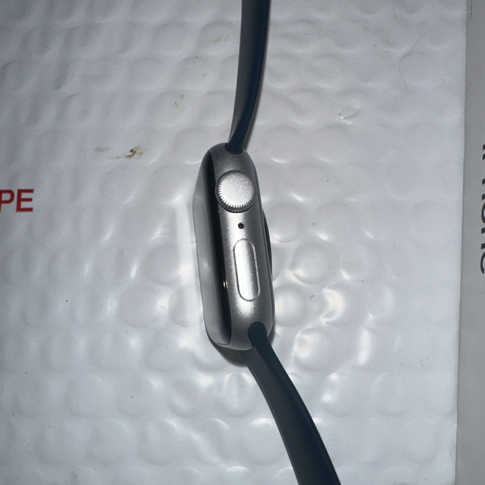 Apple Watch SE 40mm Starlight Aluminum Case Starlight Band GPS – Cracked Screen