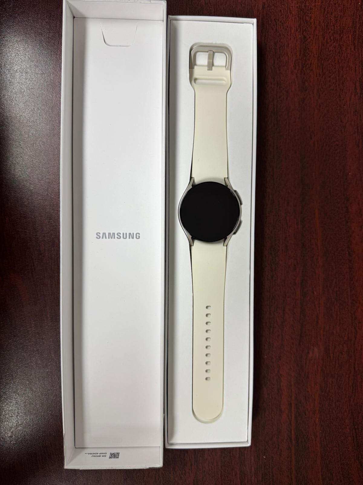 Open Box 9/10 – Samsung Galaxy Watch 6 R935 40mm LTE Smartwatch – Gold T-mobile