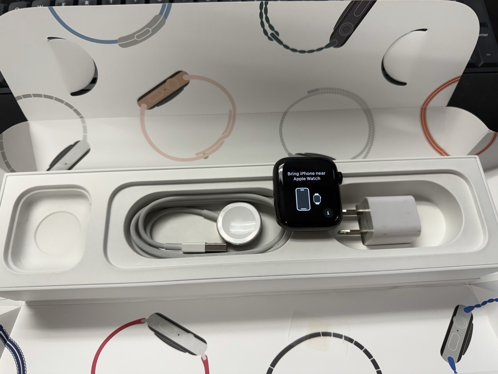 Apple Watch Series 4 Stainless Steel, Black, 44mm, Milanese Loop (GPS + CEL)