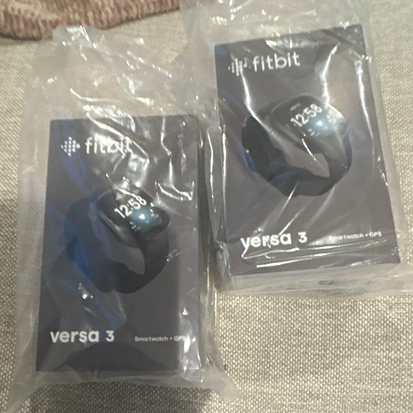 Fitbit Versa 3 GPS Smartwatch Black 40mm Silicone Band 4GB Unlocked