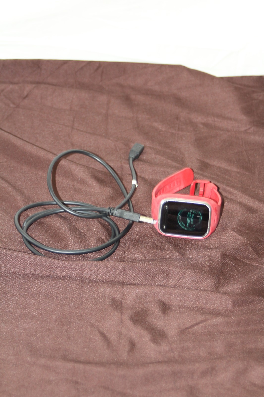 LG GizmoGadget LG-VC200 Kid’s Red Verizon Touchscreen GPS Locator Smart Watch