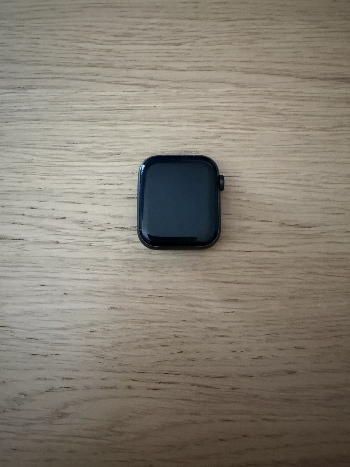 Apple Watch Series 5 44mm GPS-enabled Aluminum Black