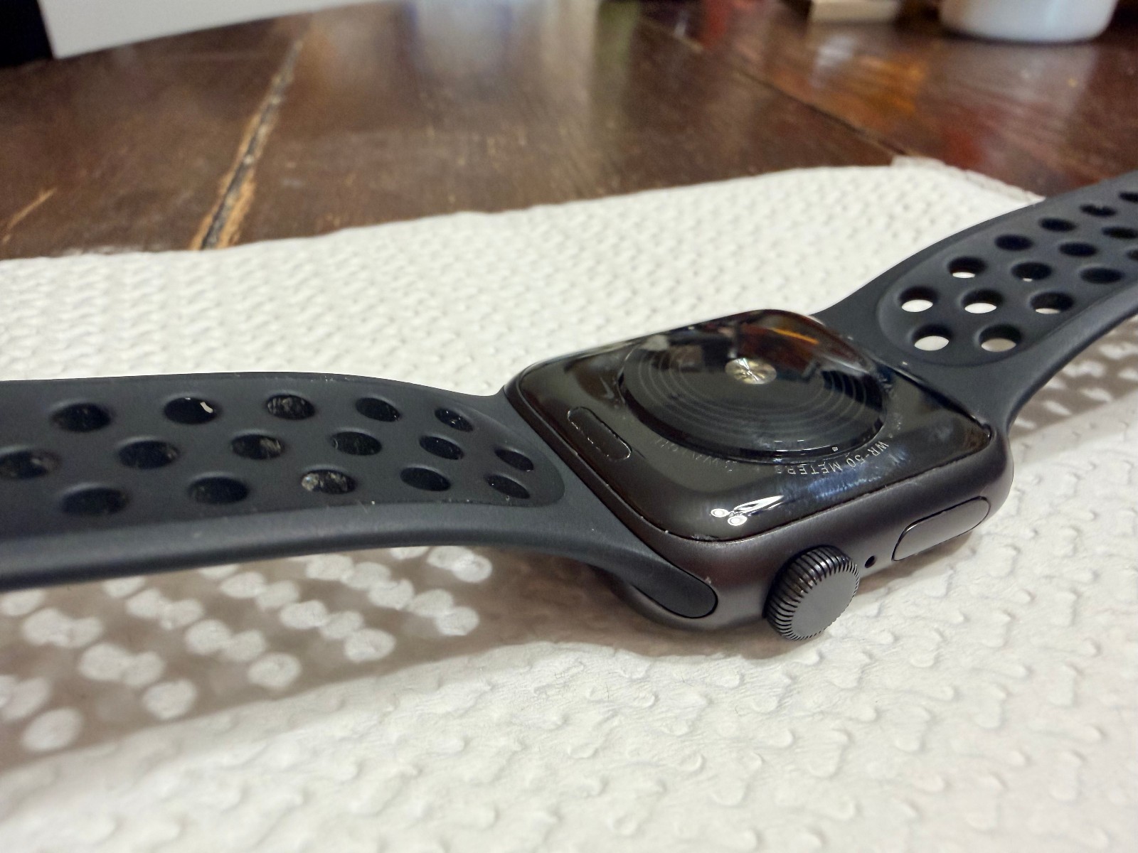 Apple Watch SE Nike 40mm Gray Aluminum Case Smartwatch MKQ33LL/A USED