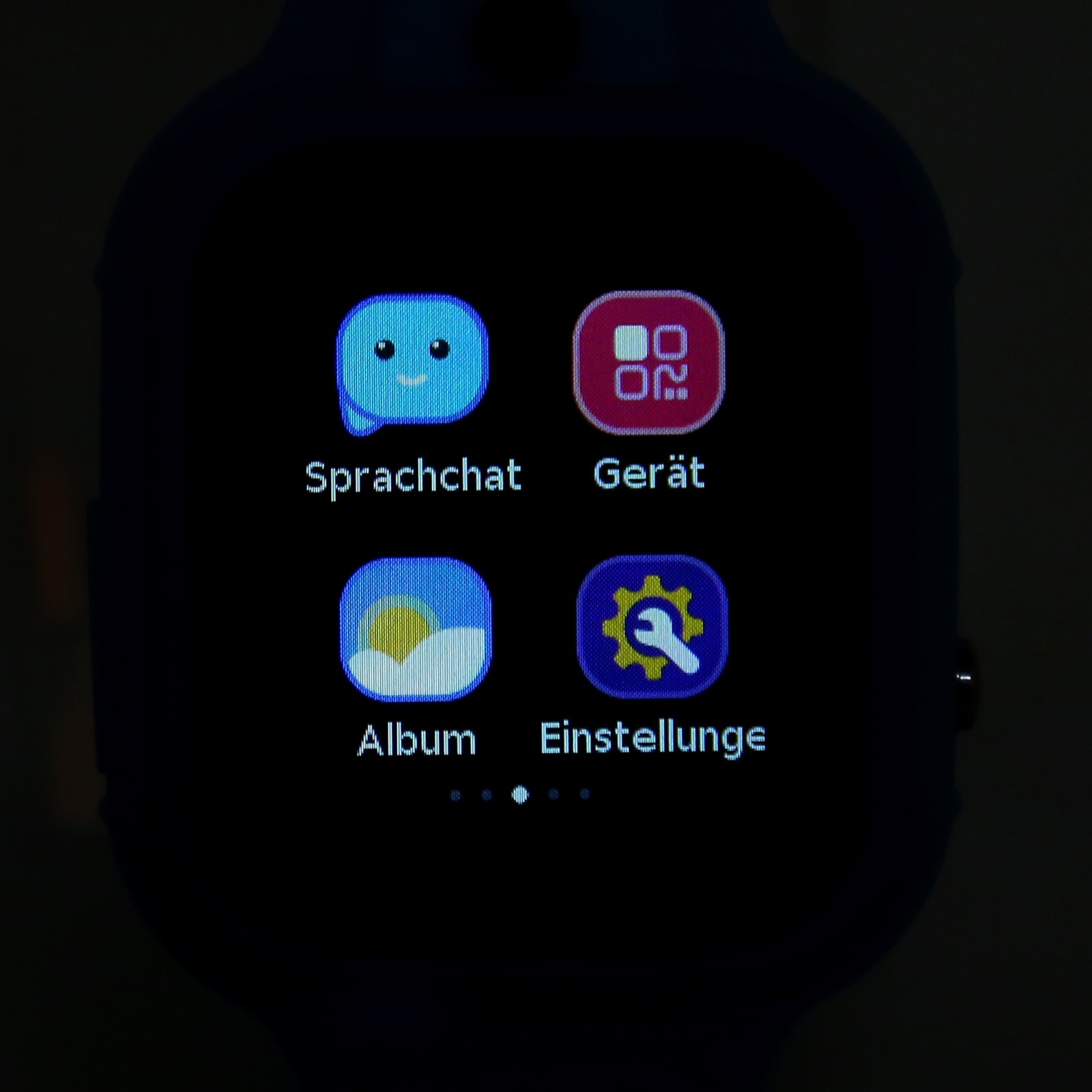4G Kids Smartwatch IP67 Waterproof Touch Screen 2 Way Voice Video Call SOS ECWH