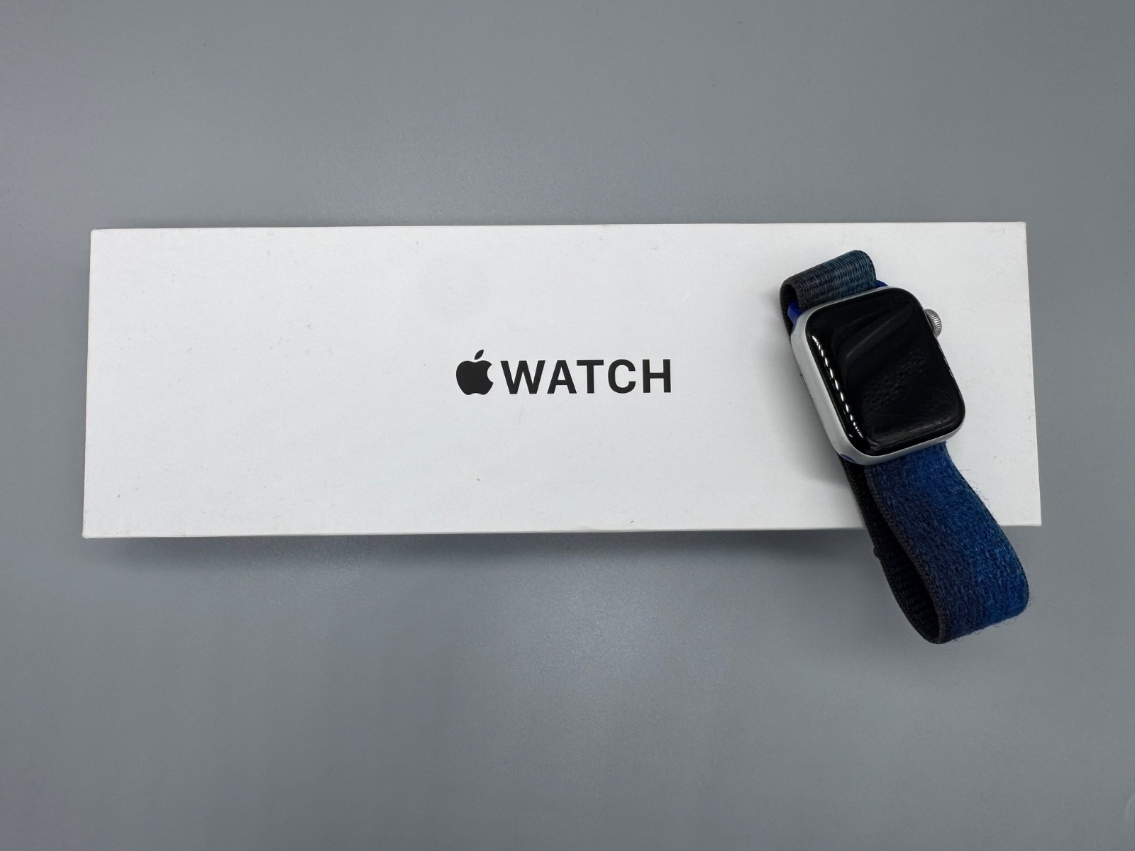 Apple Watch SE 2nd Gen 40mm GPS Cellular Silver 90% Battery Nike Band Box