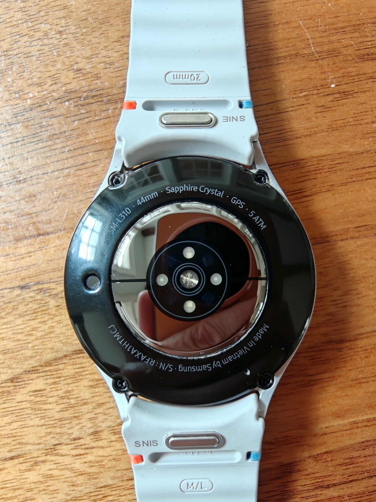 Samsung Galaxy Watch7 44mm Silver Metal Case 32GB Wifi/GPS Waterproof White Band