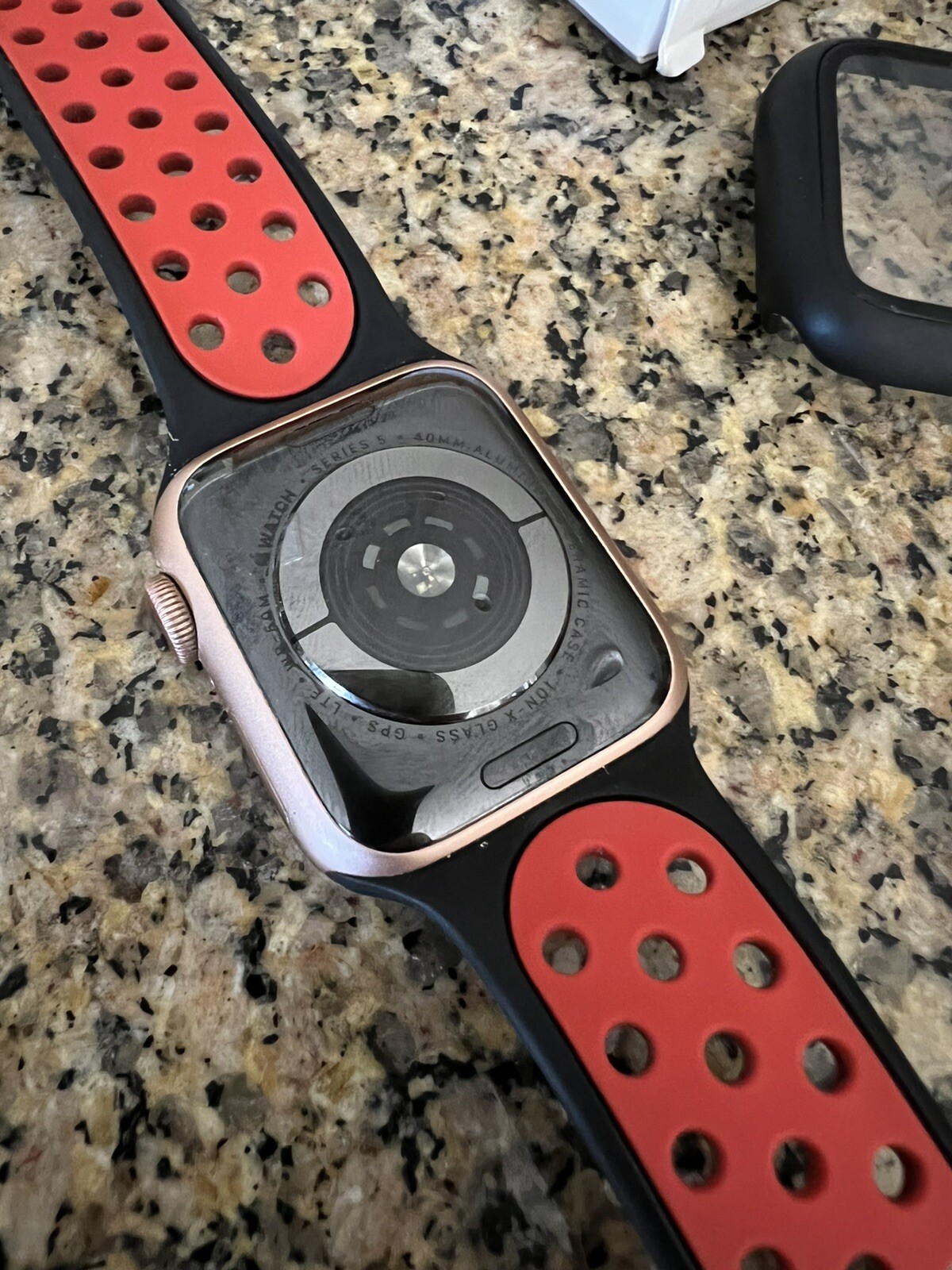 Apple Watch Series 5 40mm Aluminum Gold Case Pink Sand Sport Band – MWV72LL/A