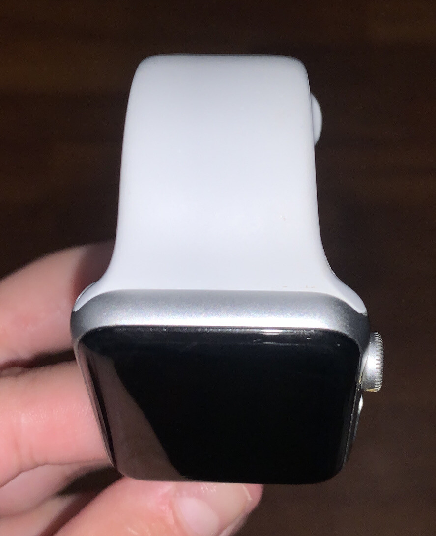 Apple Watch Series 3 GPS 42mm Silver Aluminum Case White Sport Band – MTF22LL/A