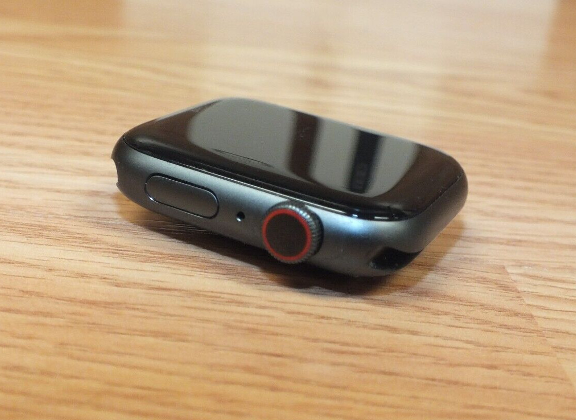 Apple Watch Series 4 44mm (MTUW2LL/A) Space Gray GPS + Cellular With Box