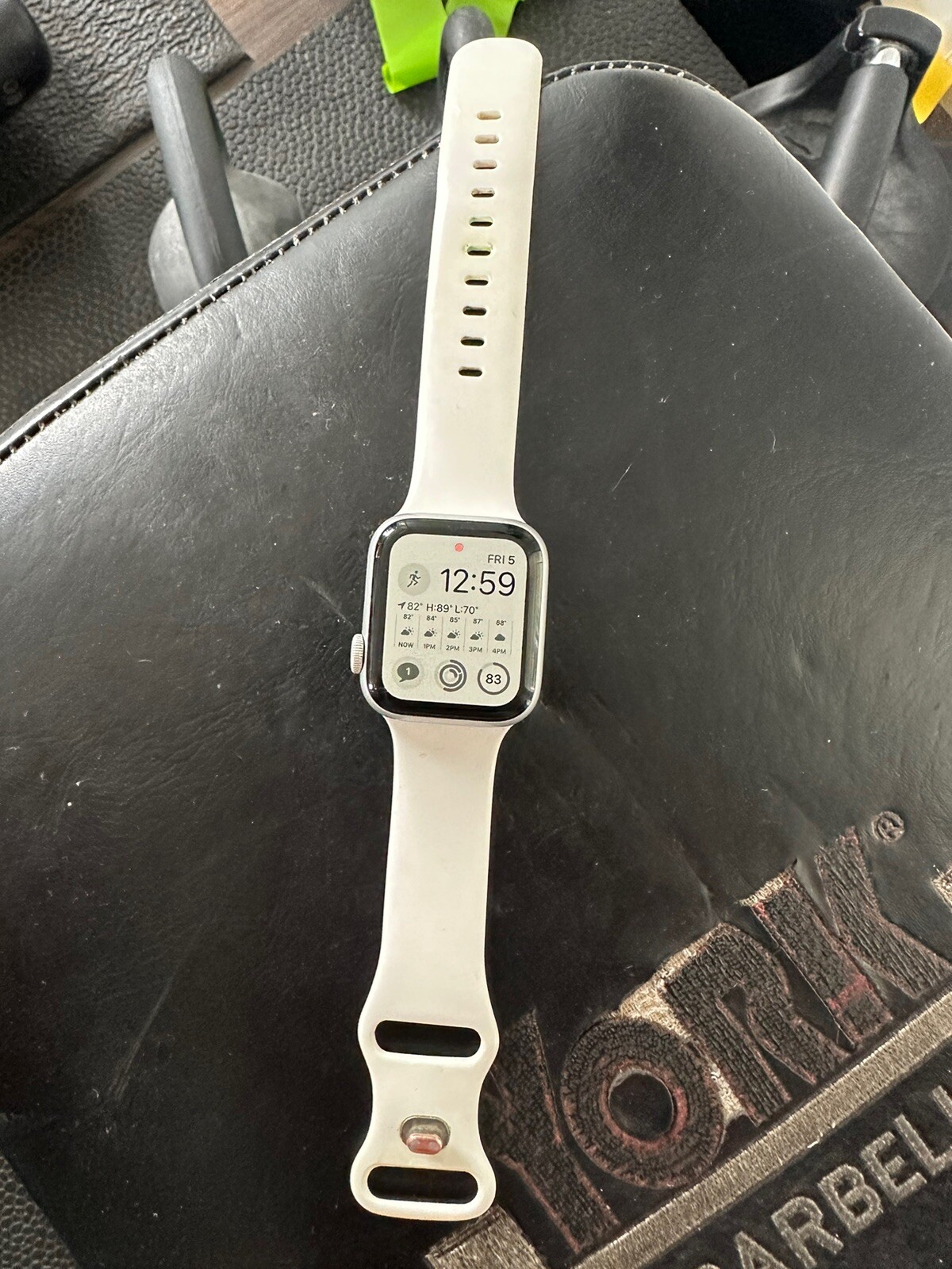 Apple Watch Series 6 40mm Silver Aluminum Case with White Sport Band