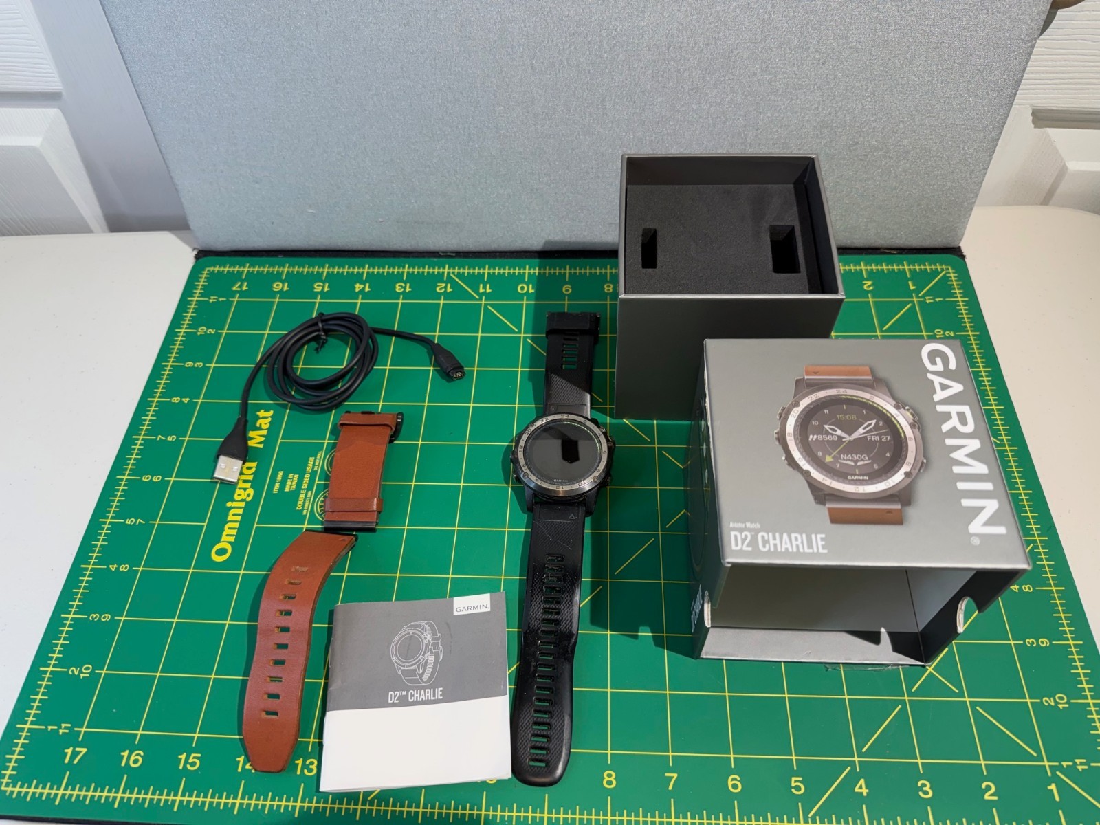 Garmin D2 Charlie Aviator Smartwatch Brown Leather Band GPS Health Tracking