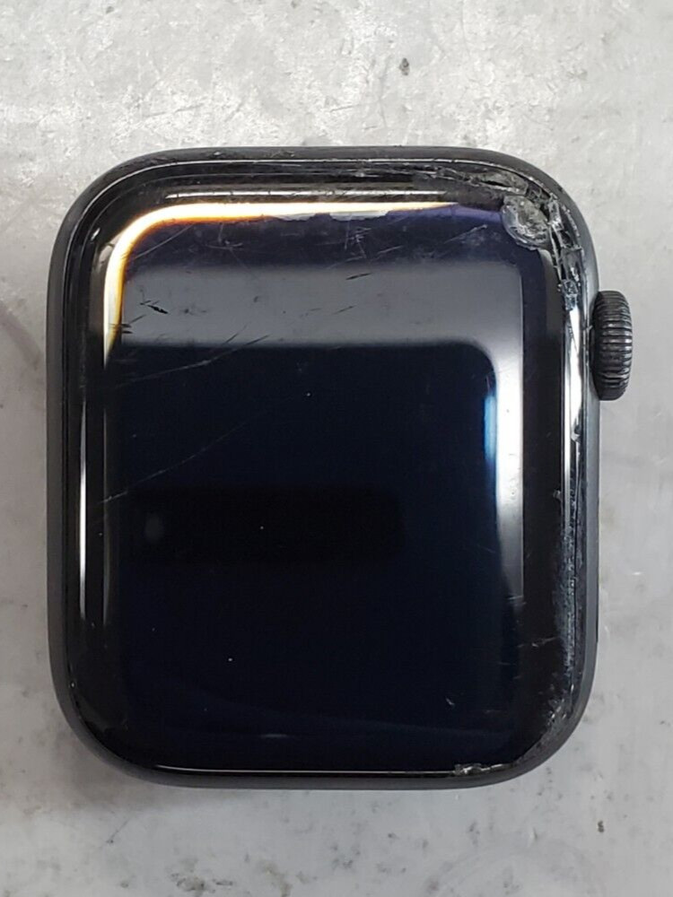 Apple Watch Series SE 44mm A2353 GPS + Cellular Space Gray Aluminum – Fo – 373B