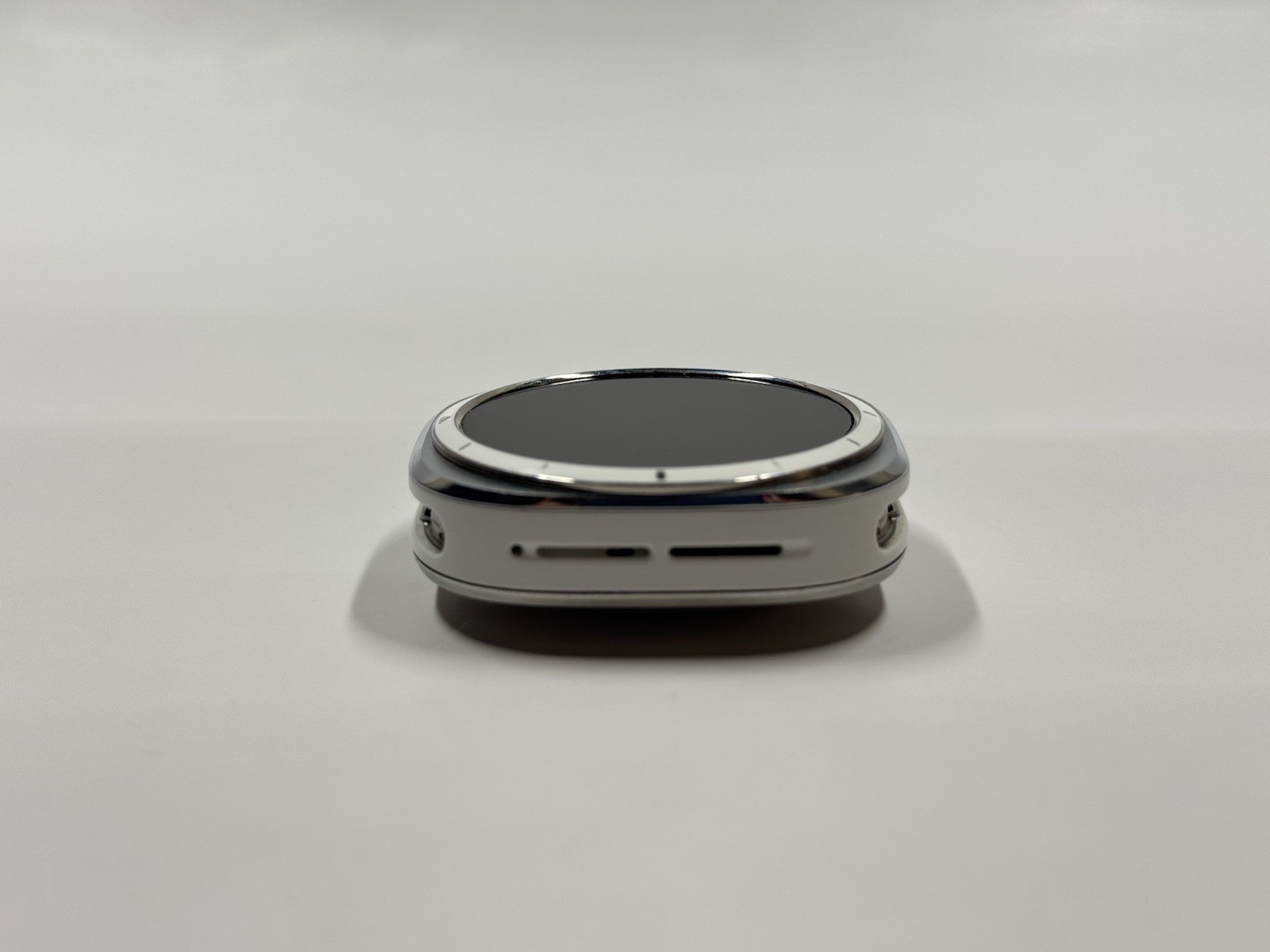Samsung Galaxy Watch Ultra 47mm Titanium White LTE – Excellent Condition