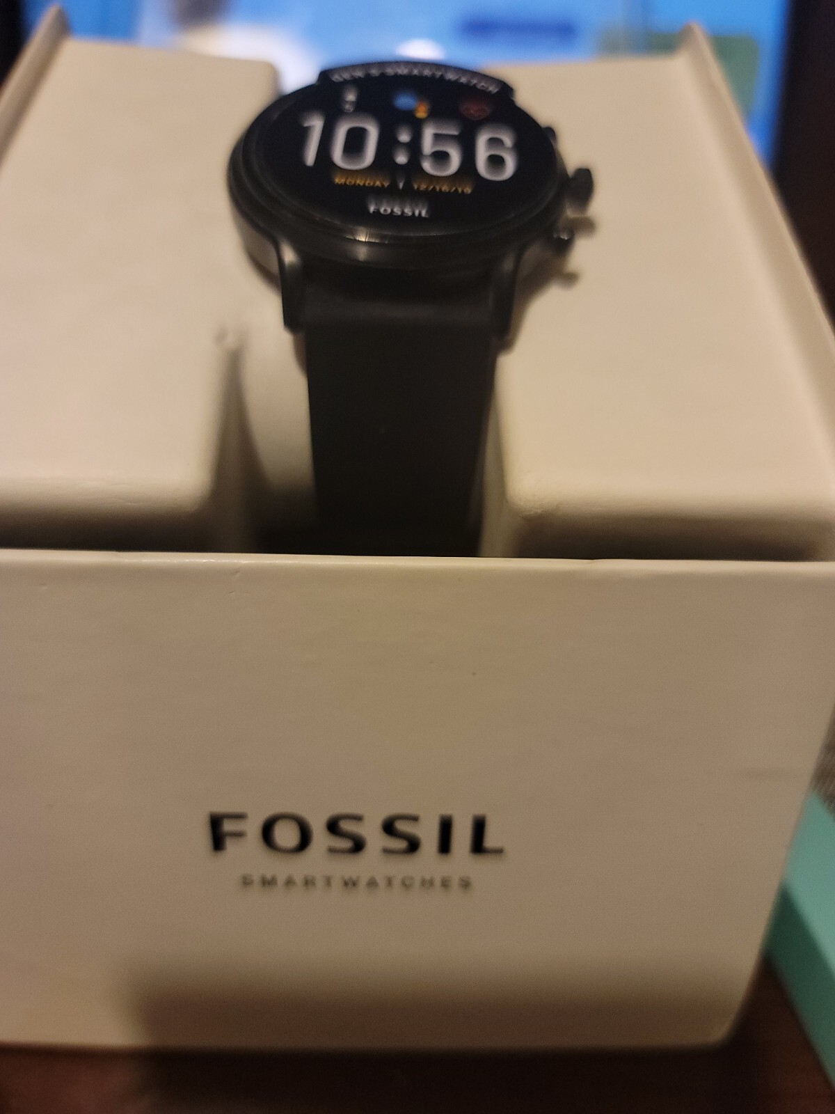 Fossil Gen 5 smartwatch The Carlyle Black Silicone Open Box with bonus band