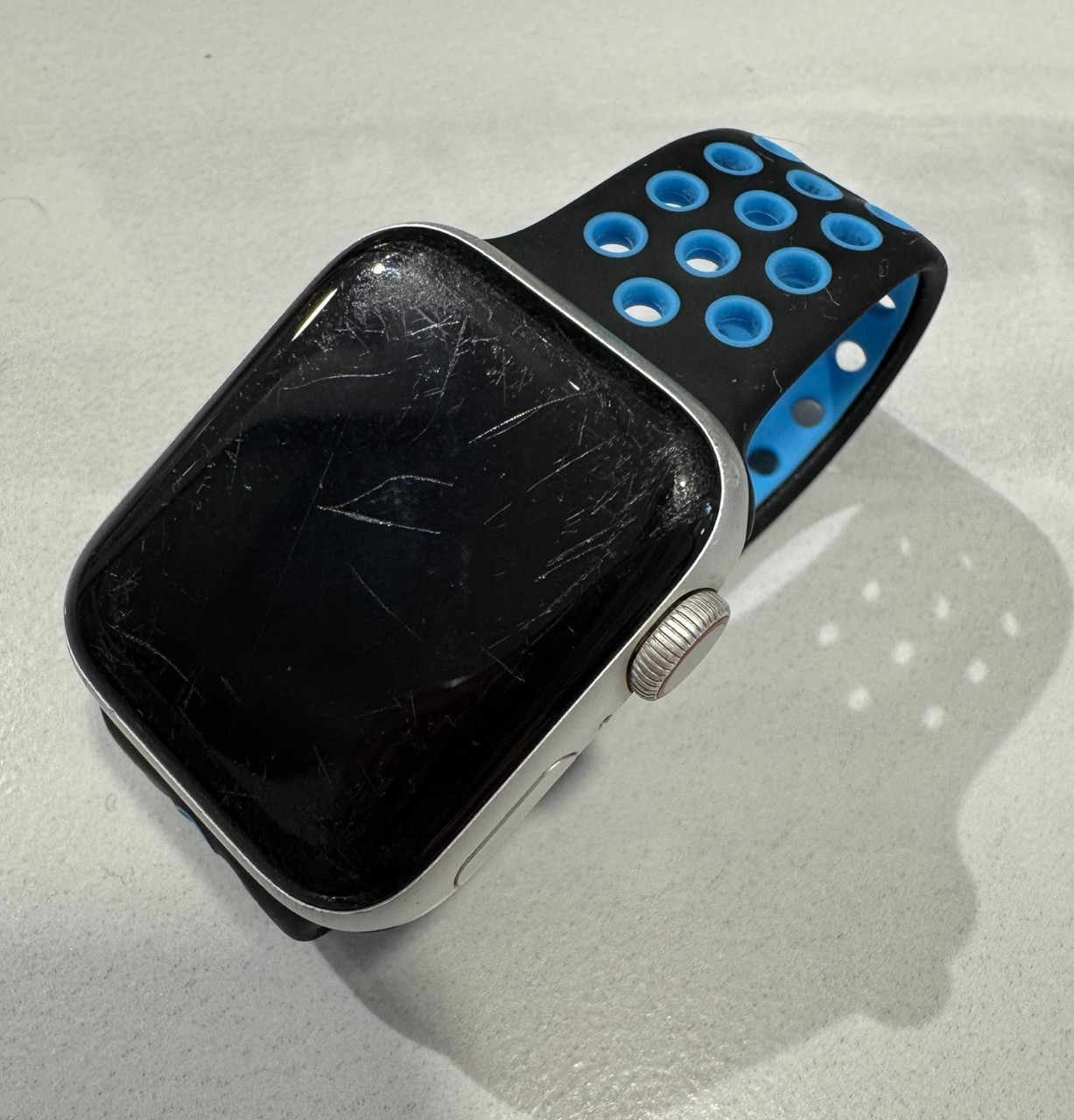 Apple Watch Series 4 40 mm Space Gray Aluminum Case GPS + Cellular, need battery