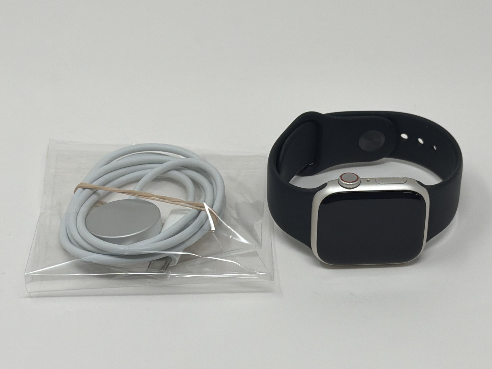 Apple Watch Series 8 41mm Starlight Aluminum Case Black Band GPS Cellular Used