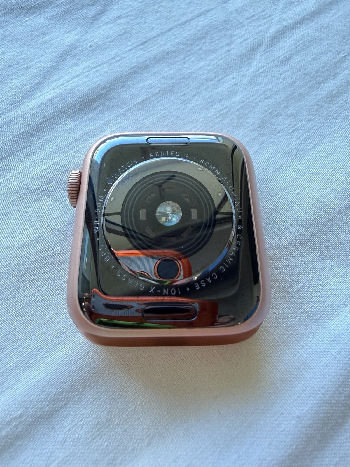 Apple Watch Series 4 40 mm Gold Aluminum Case with Pink Sand Sport Loop (GPS)