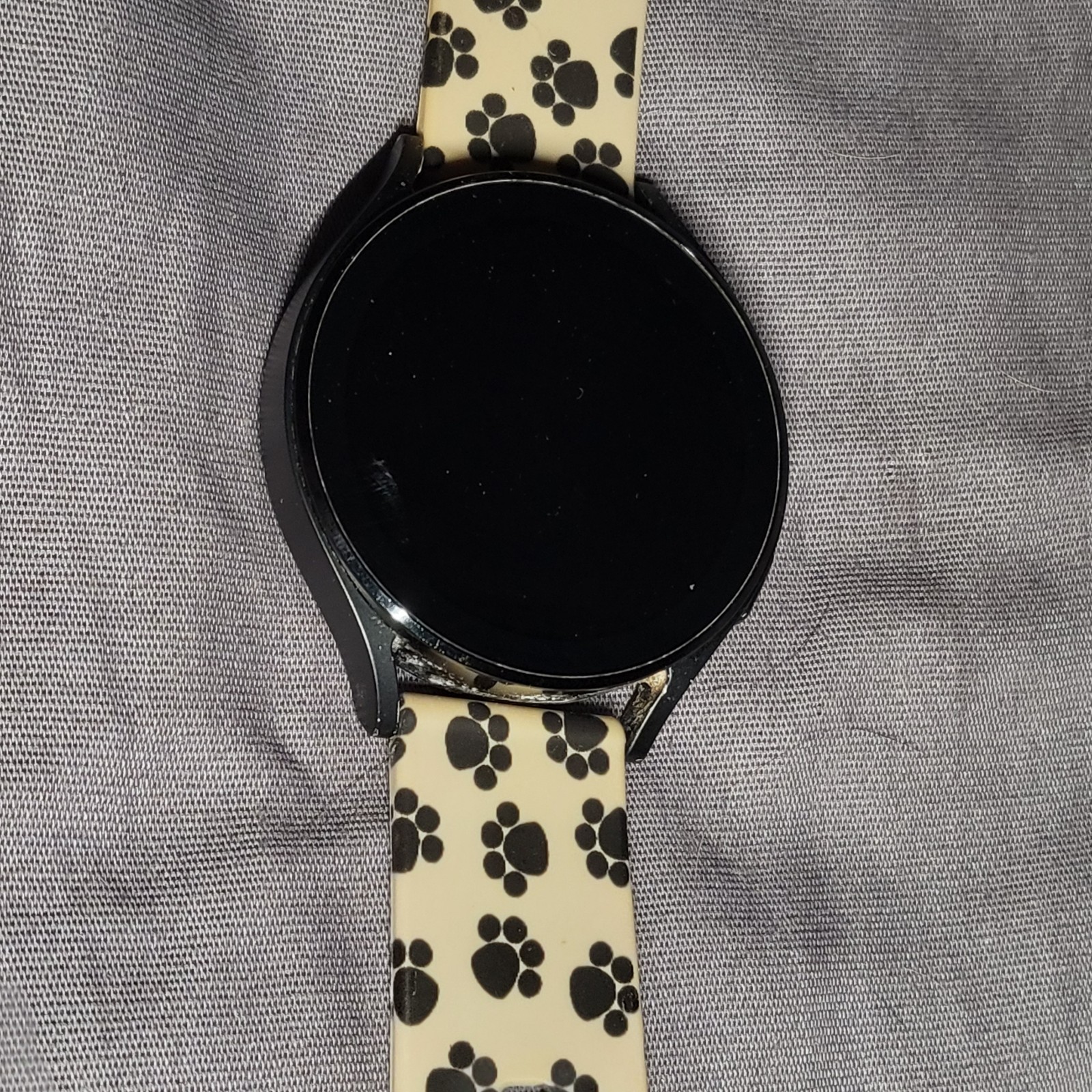 Samsung Galaxy Watch4 SM-R870 44mm Aluminum Case with Paw Print Band – Black
