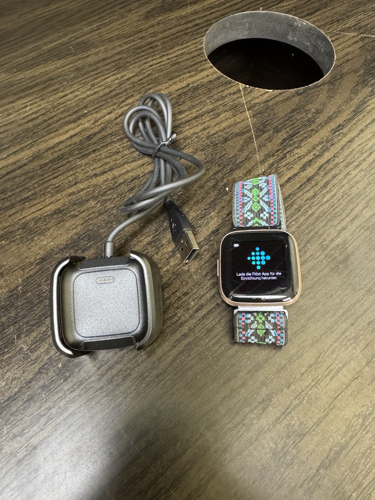 Fitbit Versa 2 – Health & Fitness Smart Watch Copper Rose / Pink Band FB507