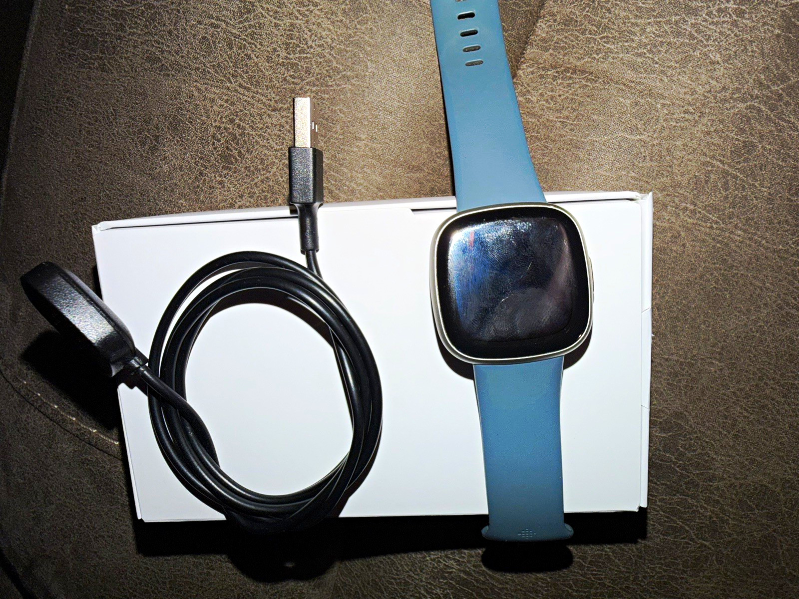 Fitbit Versa 4 40mm Smartwatch Silver Metal Case Blue Silicone Band Box