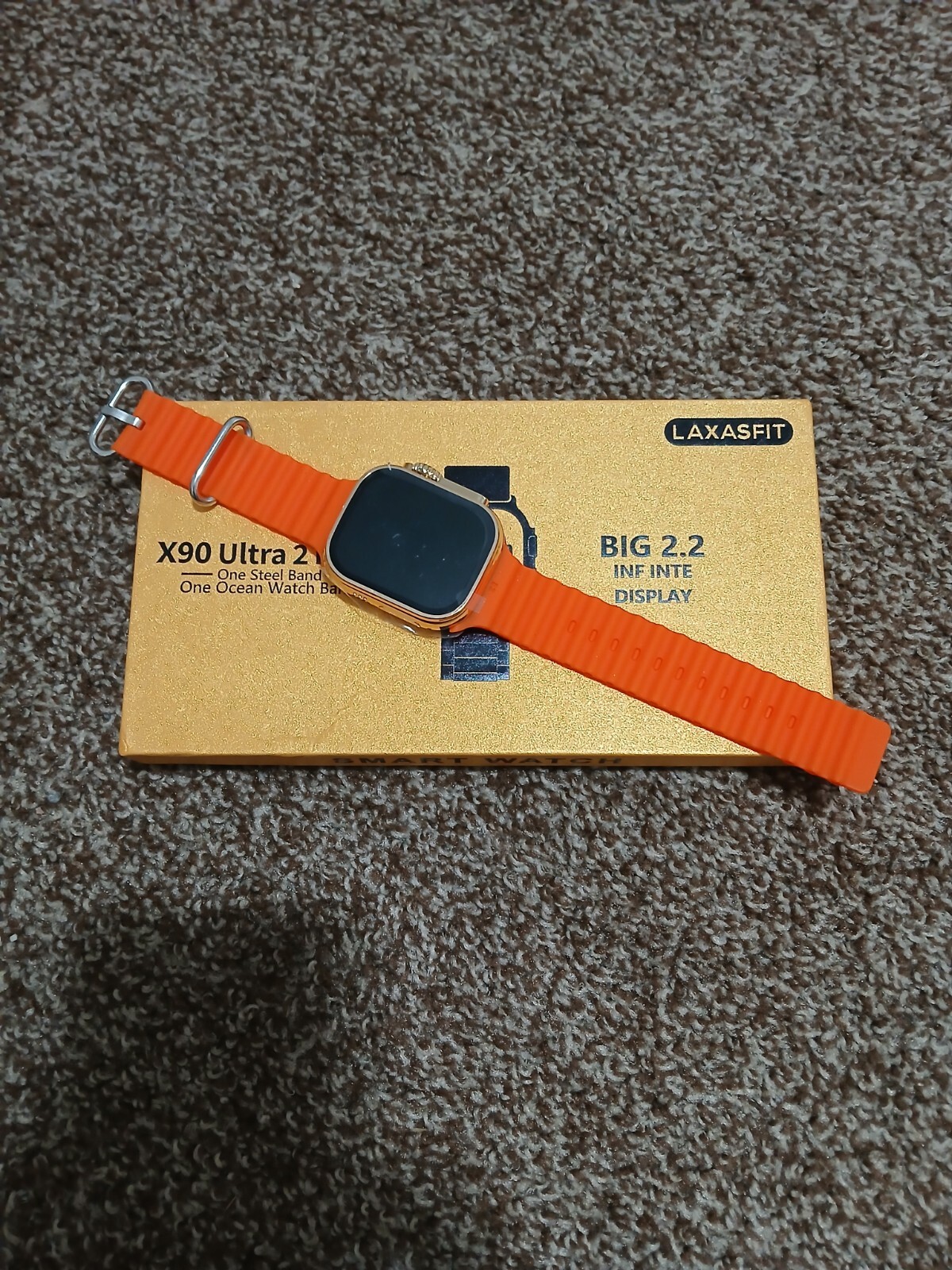 Smart Watch With An Extra Chain Strap